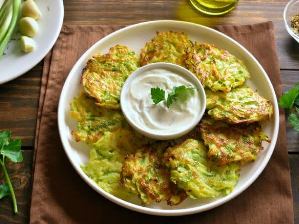 Zucchini fritters with dip